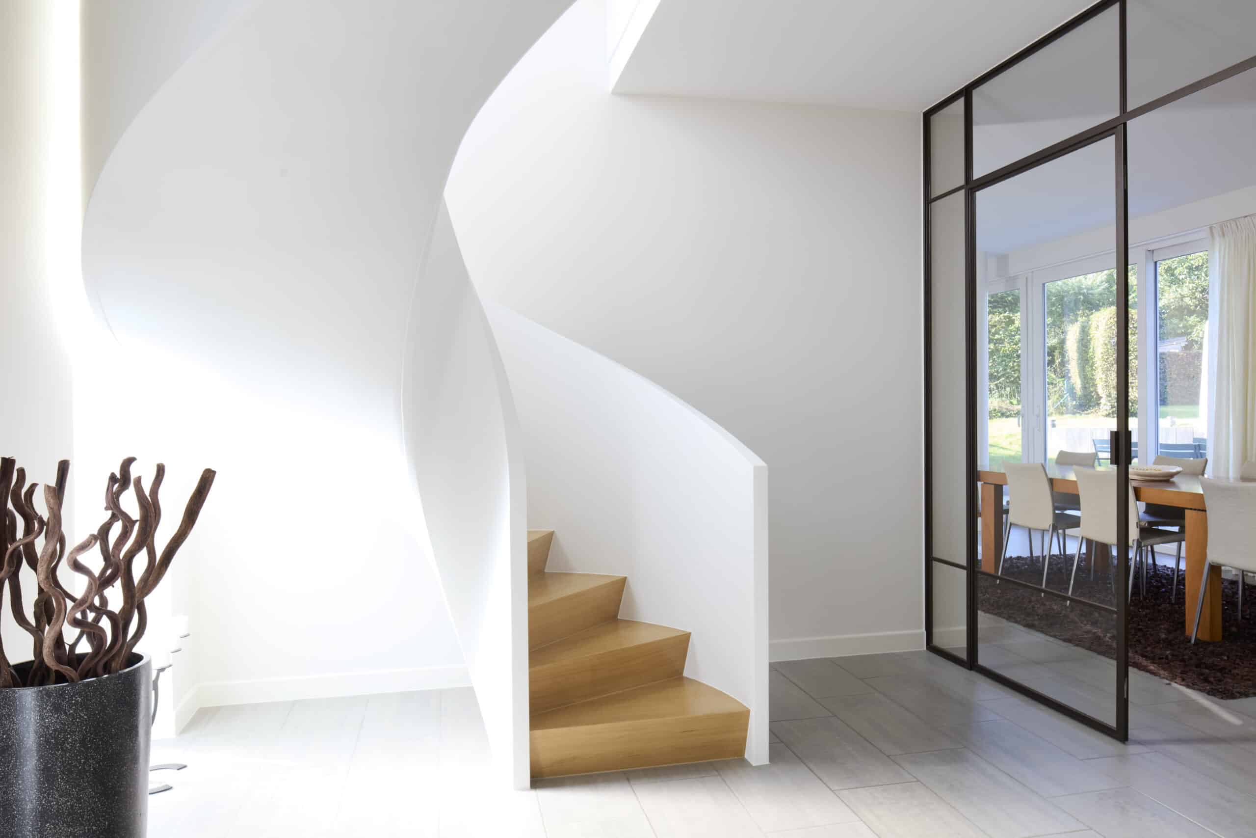 Traprenovatie, trap, trapbekleding, trap renoveren, trap bekleden, nieuwe trap, badkamer renovatie, stalen deur, totaalrenovatie, binnenhuisarchitect, Cosy Me Interiors, Martine Pieters